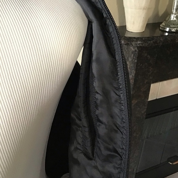 Vintage Tommy Hilfiger Vest Jacket Black MEDIUM TH Quilted Logo Nylon Sleeveless - Picture 13 of 16